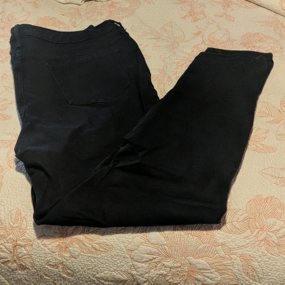 The perfect high-waisted black jegging!